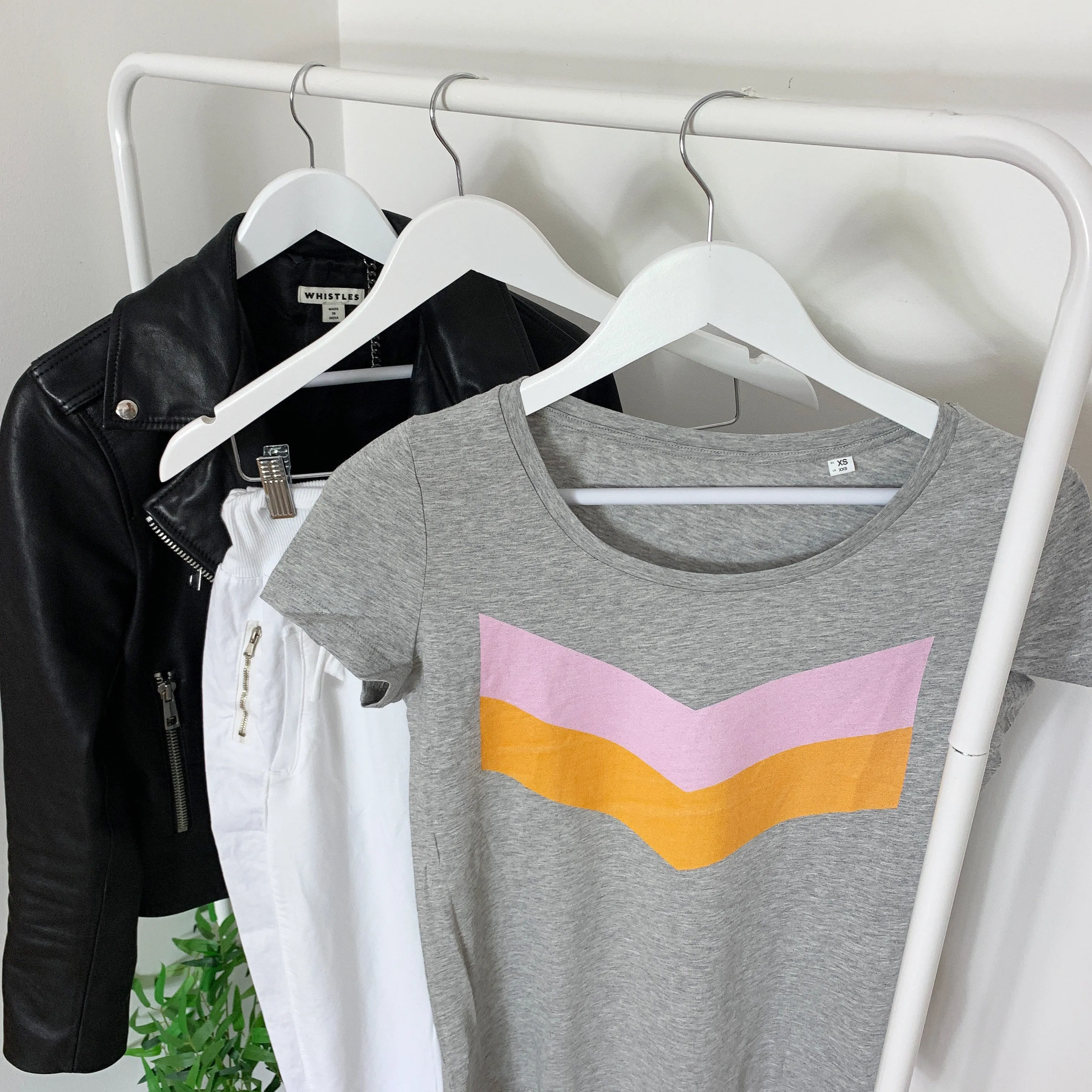 Pink & orange chevron on grey tee