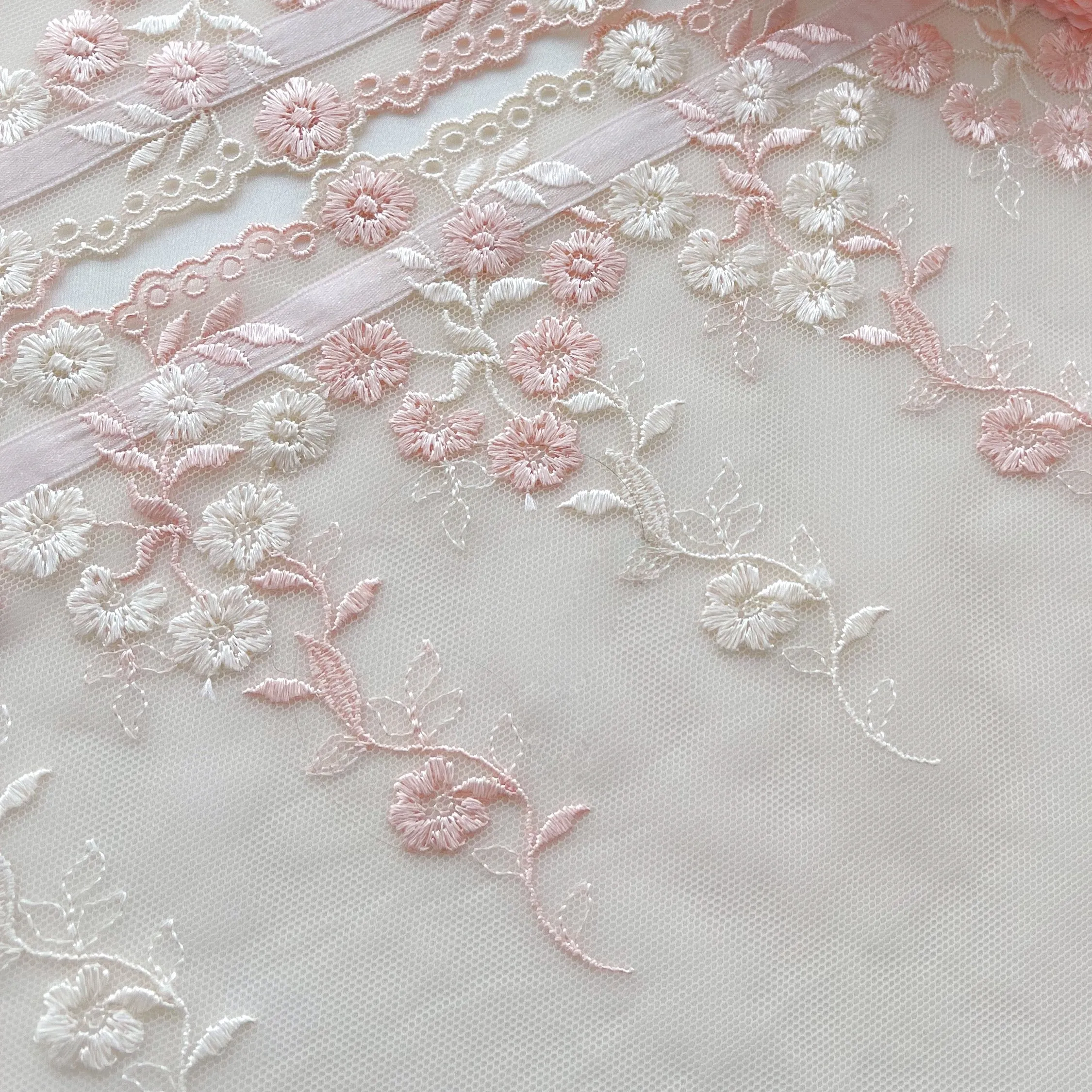 Tulle Lace #393 - Sweet William 7 1/2"